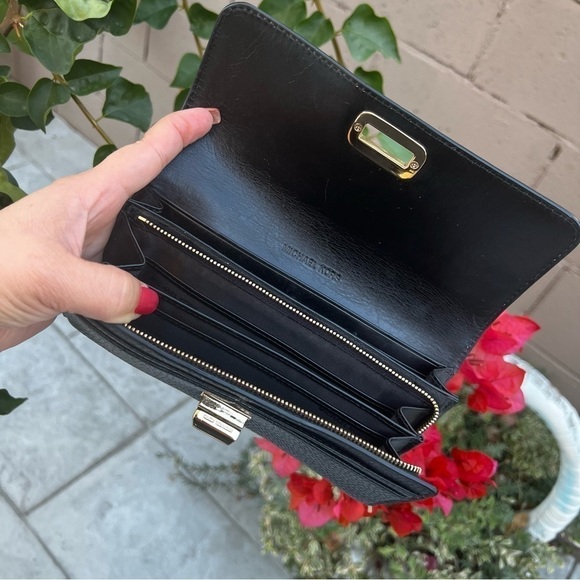 Michael Kors Sullivan Black Bifold Wallet - Picture 8 of 11